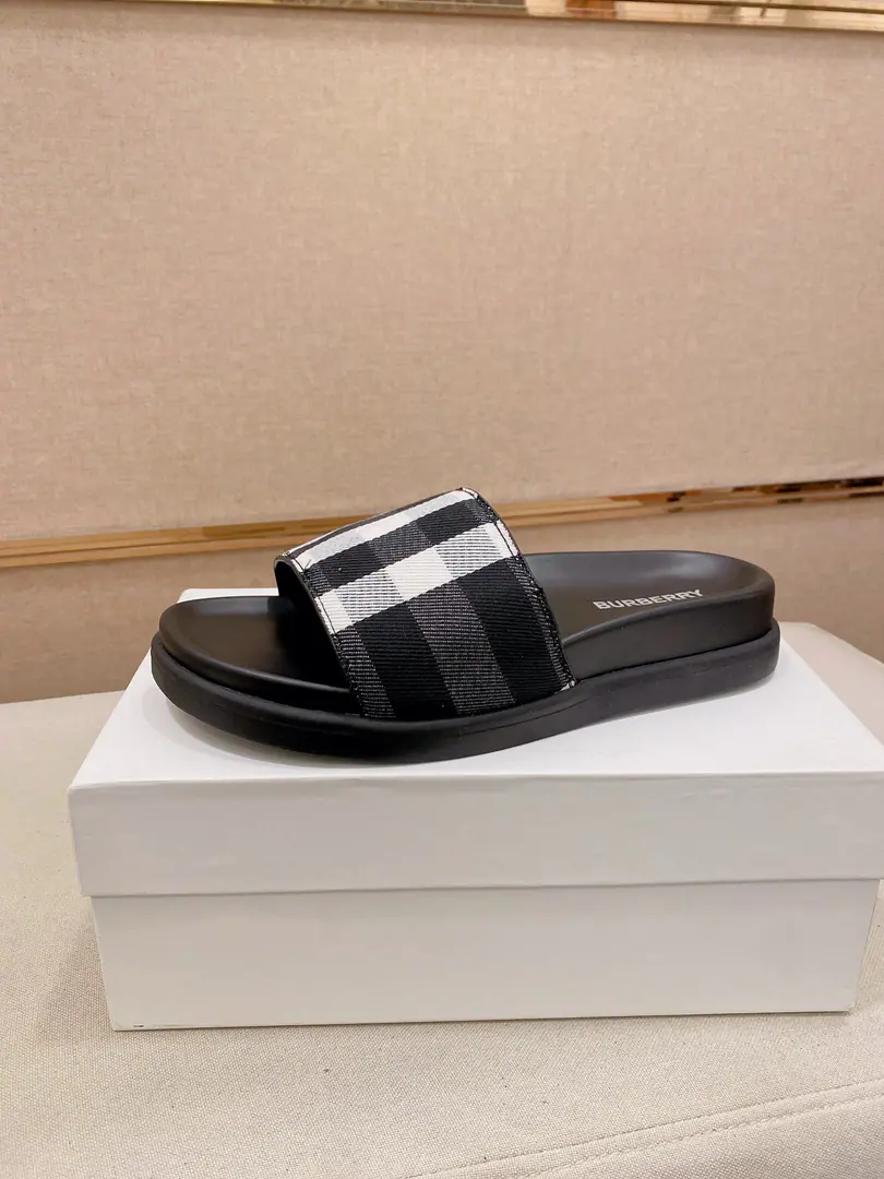 Plant prices: BURBERRY Top-level craft - Boboli. Shoes are synchronized., The original plant was equipped with Italian imported cow flour., High-quality complex integration process, Imported cattle mats., I'm comfortable with air., Shoes under the sole.: The original plant is used for the original base., The original factory and the single. High Quality Welcome to the comparison., Codes 38-44（Make a reservation. 45 ）