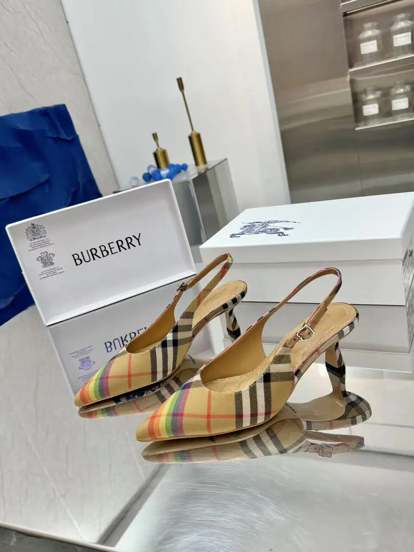 🌈🌈🌈New stuff on the shelf.☘️☘️Burberry Bob Li and..., Autumn shoes.🌺🌺🌺Channel cargo A sulfide shoe with a papolitico.🌈🌈It has to be the same.！🌺🌺The shoe face is a very special piece of Boboli., Three-line electric cushion., Original Open button, The extremely soft leather material is perfectly compatible with the two-foot curve of embroidery.. ❤️❤️Barboli's all vulcanized., The new smoothing and grinding of the bottom line is a natural display., It's not the original technology., 🍎🍎It's a tough process., Flat, Siu5.CMSimulate the skin., Codes:35~42(35.40.41.42.No re-election.)Ping, Siu