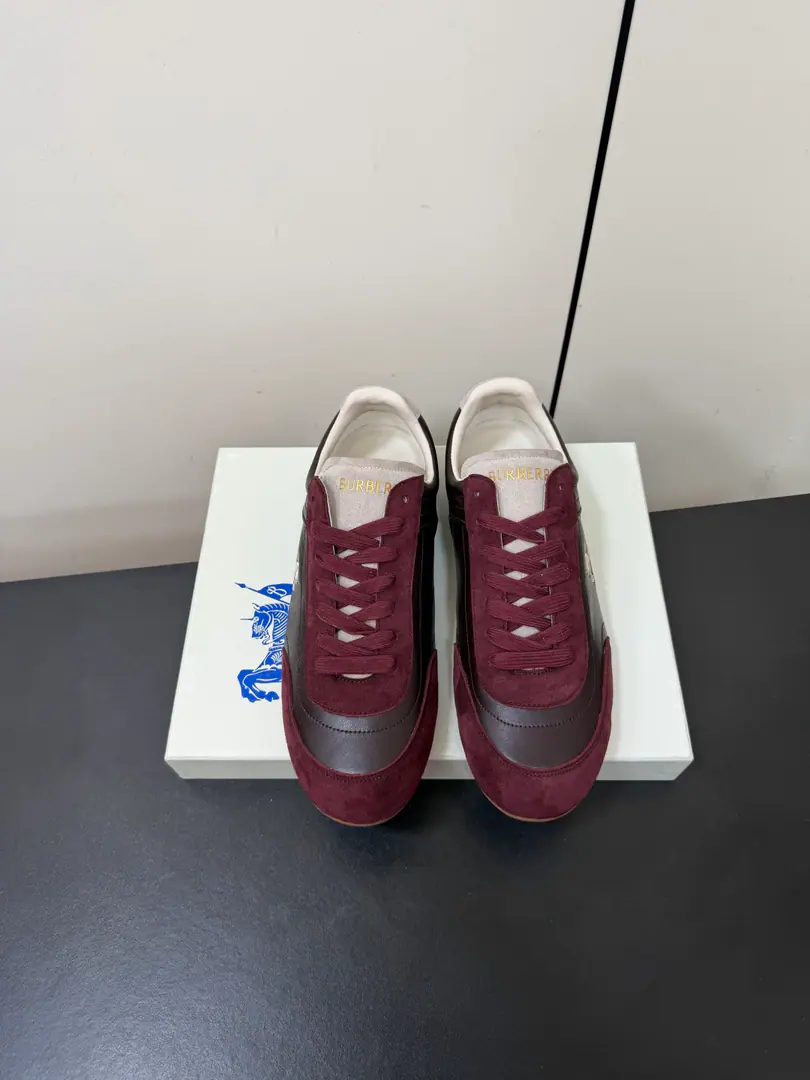 Men Burberry- Boboli.Knight Runner Series Couple money. Leisure Sports shoes - Tetsu. Knight Runner Sports shoes, A brand-marked new thing., Show currentline-like contour and simple appearance. It's made of the anti-feather leather., It's a work of art in Italy.. Low-pitched, A low profile, a symbol of the Knight of Horses.（EKD）Embroidery, Heel decoration. Burberry Gear Ripple Details. Light rubber soles are integrated into the grid stripes., I'm gonna get my bottom grip. Send a cabinet for fine packaging Fabulous.: Original customized head-level cattle skin Uchi.: Imports of soft sheep skins Shoes under the sole.: Original modeling of slide-resistant rubber material Bottom: 2CM Size: 35-45（Women40Men45Custom without re-offer）