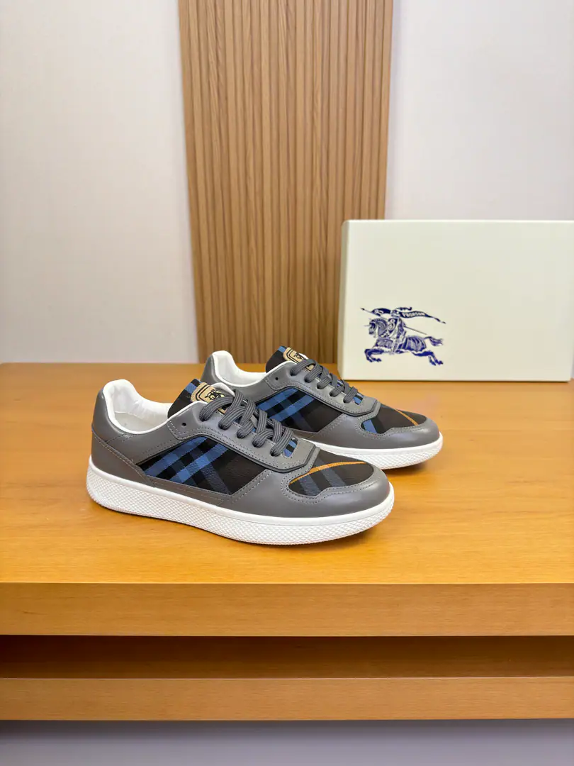 【 BURBERRY】- Boboli. High-end quality Original List·Leisure sports shoes Shoe.: Imports🔝Napa Skin., Brand totems., Shoe tongue..- It's a plastic brand.logoTotem. Uchi.: Water-tied cow skin. Otsumi!: It's so light.TPRRubber; Double-coloured base Super-high-quality control.·- I'm doing a little work.: Highlight(High-end·- How expensive.·Slot) Size: 38-44（45, Make a reservation.)·BBR0157