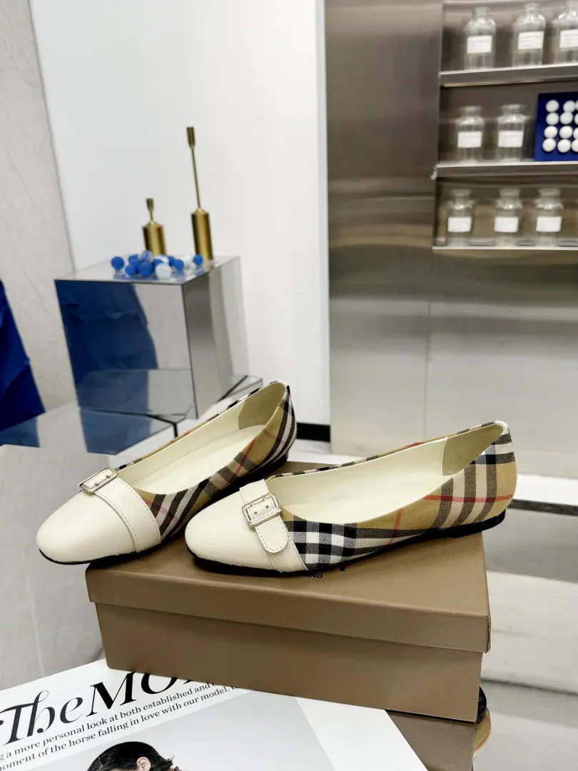 🌈🌈- Boboli.Burberry Classic square-lined shoes. The least chosen shoe of the oldest so far. It looks good on anyone.👏Don't underestimate the cost of the fabric. We use three layers of cloth on our shoes. Single-story cell stripes imported fibre cloths45One. 3The cost of the floors is... One yards to the left.💪It's just to make sure that the shoe line feels strong. Not mutant, The real one is a hardware button. The inside sheep's skin is stomping. 🇮🇹Simulate the skin. Standard Code🌈35-43(35.40.41.42.43No re-election.)