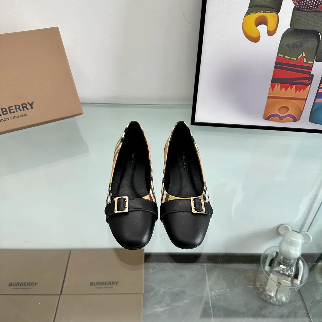 🌈🌈- Boboli.Burberry Classic square-lined shoes. The least chosen shoe of the oldest so far. It looks good on anyone.👏Don't underestimate the cost of the fabric. We use three layers of cloth on our shoes. Single-story cell stripes imported fibre cloths45One. 3The cost of the floors is... One yards to the left.💪It's just to make sure that the shoe line feels strong. Not mutant, The real one is a hardware button. The inside sheep's skin is stomping. 🇮🇹Simulate the skin. Standard Code🌈35-43(35.40.41.42.43No re-election.)