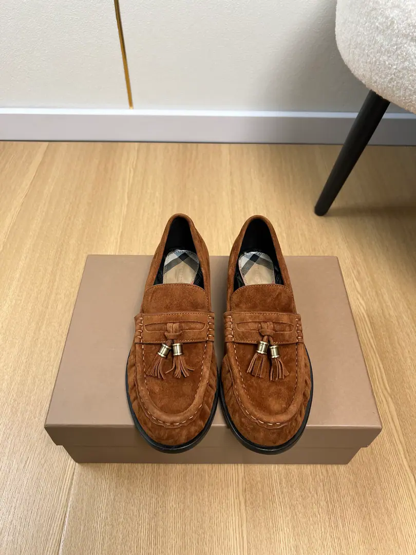 🍸Burberry - Boboli. | 2026ˢˢ 2026Spring and summer brand new. The new cabinet for the latest classic summer-time-skinning shoe series.〰 The details are full of leisure fashion. BBRClassic series, SelectVintageThe fabric of the tampon and the Italian leather., Very rare ingredients., Decoration brand logos press flowers, It's a very symbolic thing.！ Shoe-face custom-made ribbles, A fine piece of material., It's a nice color., The quality of the product is not strong., - It's a little bit of a work-out., by the type of soul, Sensitivity, Quality, It's all about the quality of the high quality.！ ♺Shoe.: The original imports of cattle. ♺Uchi.: Lamb skin. ♺Otsumi!: The original model of the rubber floor. ♺He's tall.: 2cm ♺Codes: 35-41 （40.41Custom） ♺Plant price