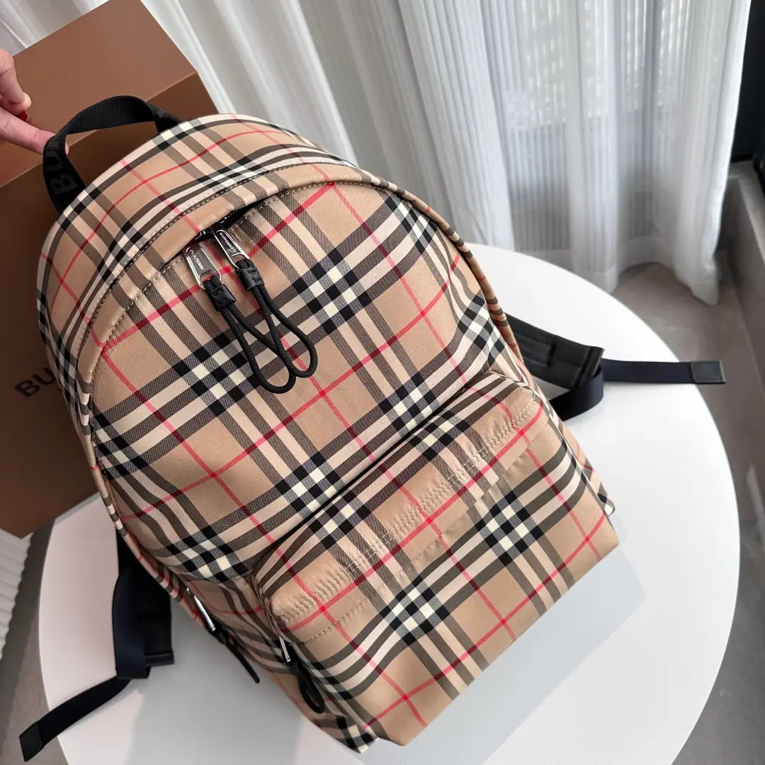 BNYR's double shoulder bag., Decoration Vintage Recursive, A smooth leather edged outfit., The shoulder belt is a little bit more... Burberry Letter with a flower spin logo. 30.5 x 14.5 x 42.5cmModel1091