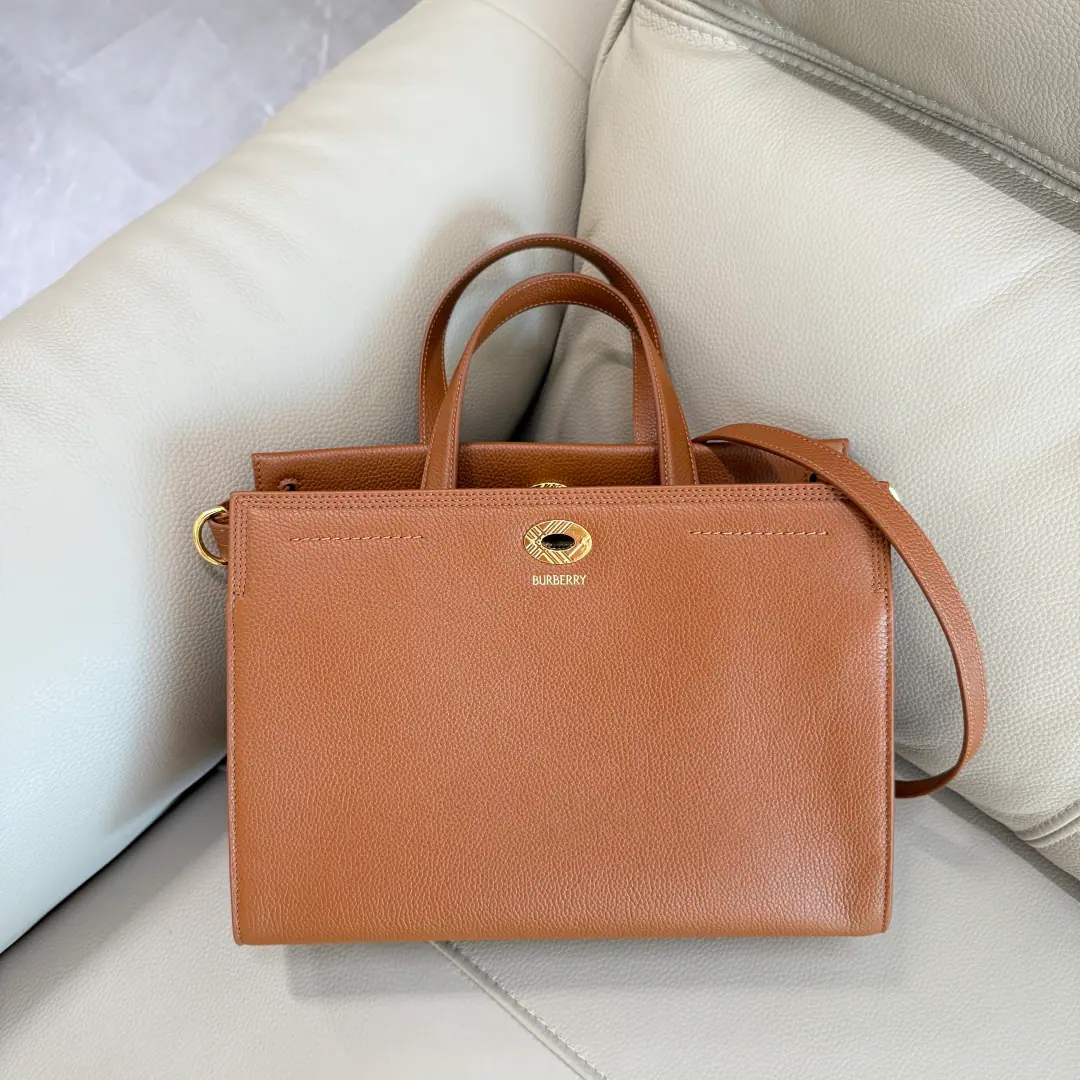 Special level 30cm BA new Tote bag., For Italian imports of peared calf skins., Combination with cotton coiling line, Swirling with iconic sandBurberryGear. Fine-cut-in-the-curve, open-cut and Oral ring accessories, It's inspired by branding. Trench The windcoat belt design.. But carry it with your hands., Or the shoulder belts.30×13×22 Model3431
