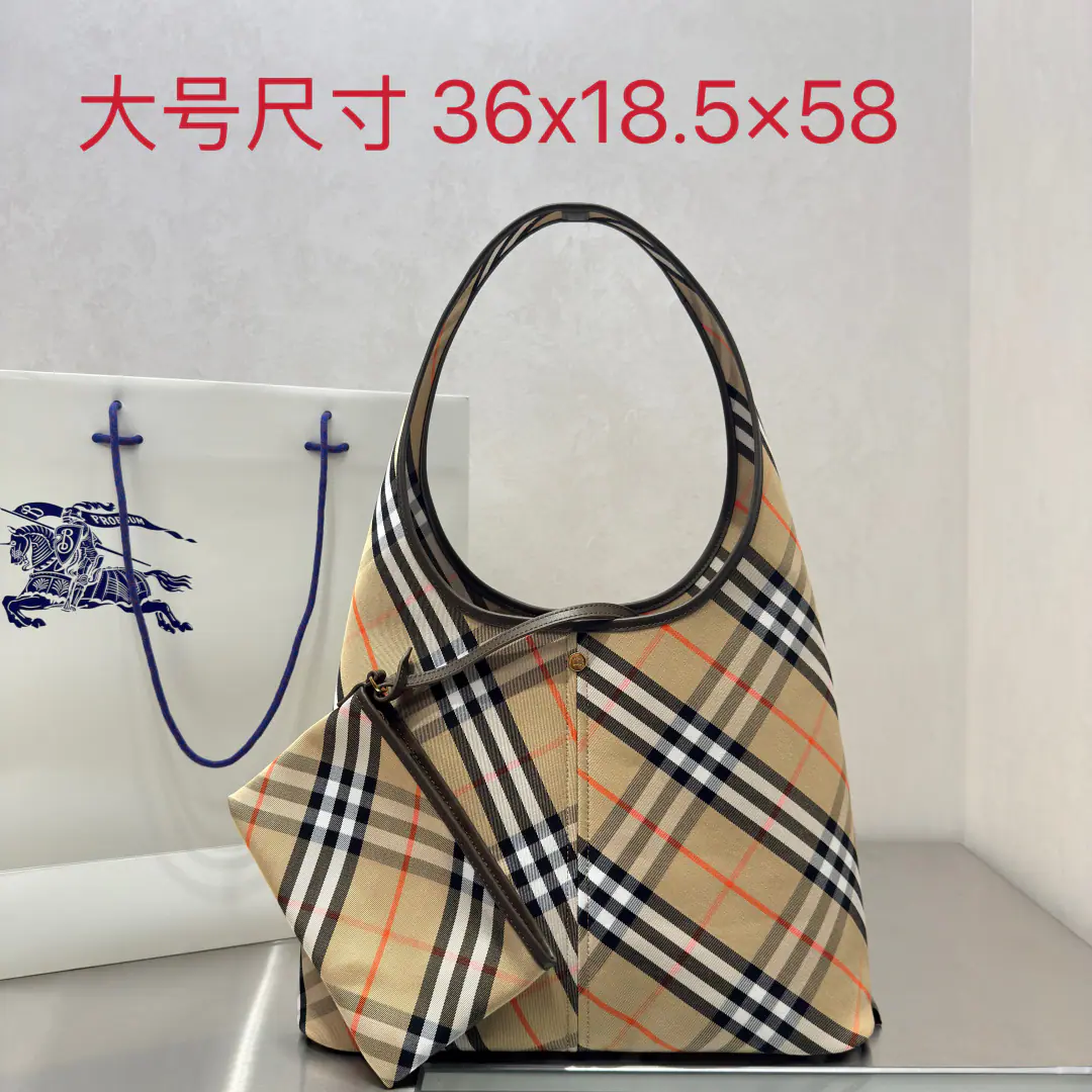Special level Big number.BThe latest soft shoulder bag in the house., It's made of cotton slanted paste.. Made in Italian craftsmen., Decorative SwirlBHome only.. Use of in-depth design, It's light and light.. I'm gonna blend in with a smooth little cow's skin., We'll go with a slicable zipper bag.. FromBurberry The classics., The dresser's essential size is interpreted in a branded way. 36x18.5×58 Model7181