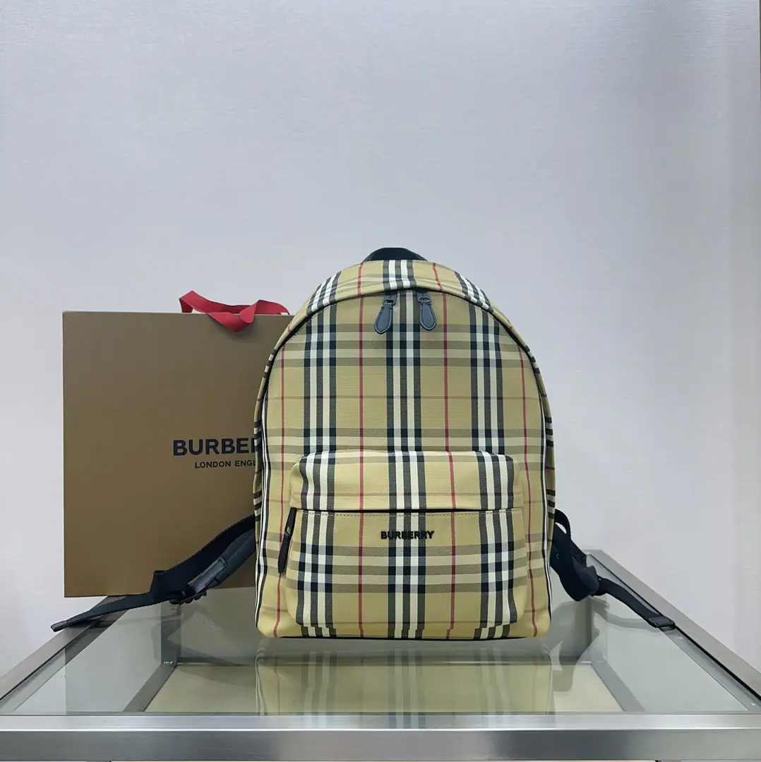 BNew two-handbags.🎒 Bright Eyes Decoration Burberry Gravity and brand logo, Integrating the marker elements Very light., It's perfect for a commute., Travel, And the price is high. 30.5 x 14.5 x 42.5cm Model7491