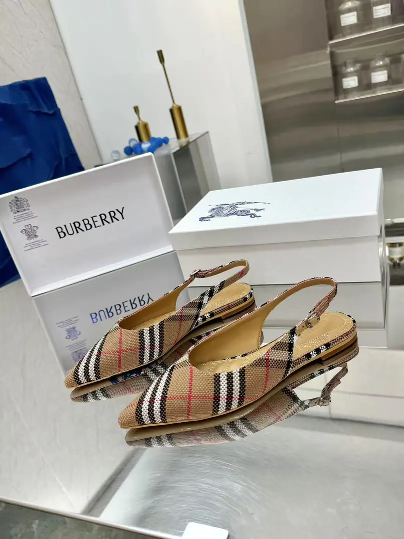 🌈🌈🌈New stuff on the shelf.☘️☘️Burberry Bob Li and..., Autumn shoes.🌺🌺🌺Channel cargo A sulfide shoe with a papolitico.🌈🌈It has to be the same.！🌺🌺The shoe face is a very special piece of Boboli., Three-line electric cushion., Original Open button, The extremely soft leather material is perfectly compatible with the two-foot curve of embroidery.. ❤️❤️Barboli's all vulcanized., The new smoothing and grinding of the bottom line is a natural display., It's not the original technology., 🍎🍎It's a tough process., Flat, Siu5.CMSimulate the skin., Codes:35~42(35.40.41.42.No re-election.)Ping, Siu