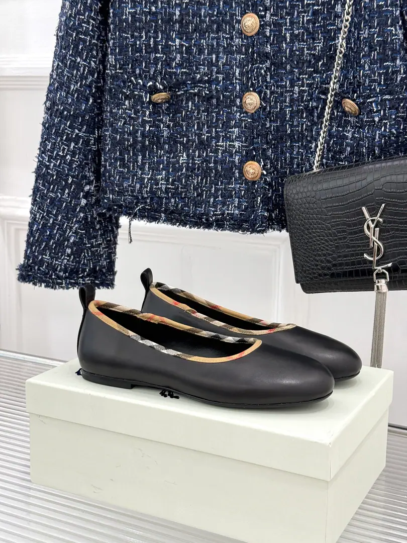 Burberry / - Boboli.26WFNew The Glyph ballet shoes, Mary Jane's shoes. The classic stripe is old and old. Ballet shoes soft and scalding. Mary Jane is a very good man. The flat step is light and sound. ♪ Skins are so warm and tender ♪ Flex-twigs. The wind is so relaxed. The suit is a daily commuter. You're not going to be able to take a high-profile place without saying anything. ♪ And fade away and return to the true quality ♪ I'm not tired of wearing it all day. The retro-modernity fits the season. The intellectual wind just needs one single item. The big card process is hidden in a thin spot. I'm not afraid of the tide. You're a little light-handed. The shoe cabinet is a classic.！ Shoes face-to-face customized leather as it was The insides are all sheep's skin. Italian imports are so thick. Size: 35-39（40/41Custom）