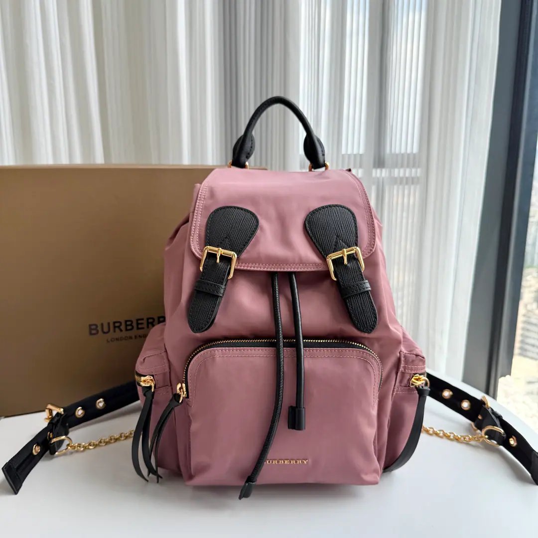 Special level The army backpack of the Chinese Brigade is prototyped with the hidden military bag., The nylon fabric is designed to protect against the rain., Decoration of the leather edges of the wire. 22 x 14 x 33cm