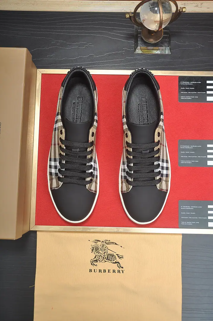 Get out of the factory. 【burberry- Boboli.】（In the cow's skin.）Classic low-band sneakers.｜Imported cattle skin with classic glycerine.｜In the cow's skin.｜Original Base｜The finest things to wear are comforts. Size: 38-44（45Do it.）