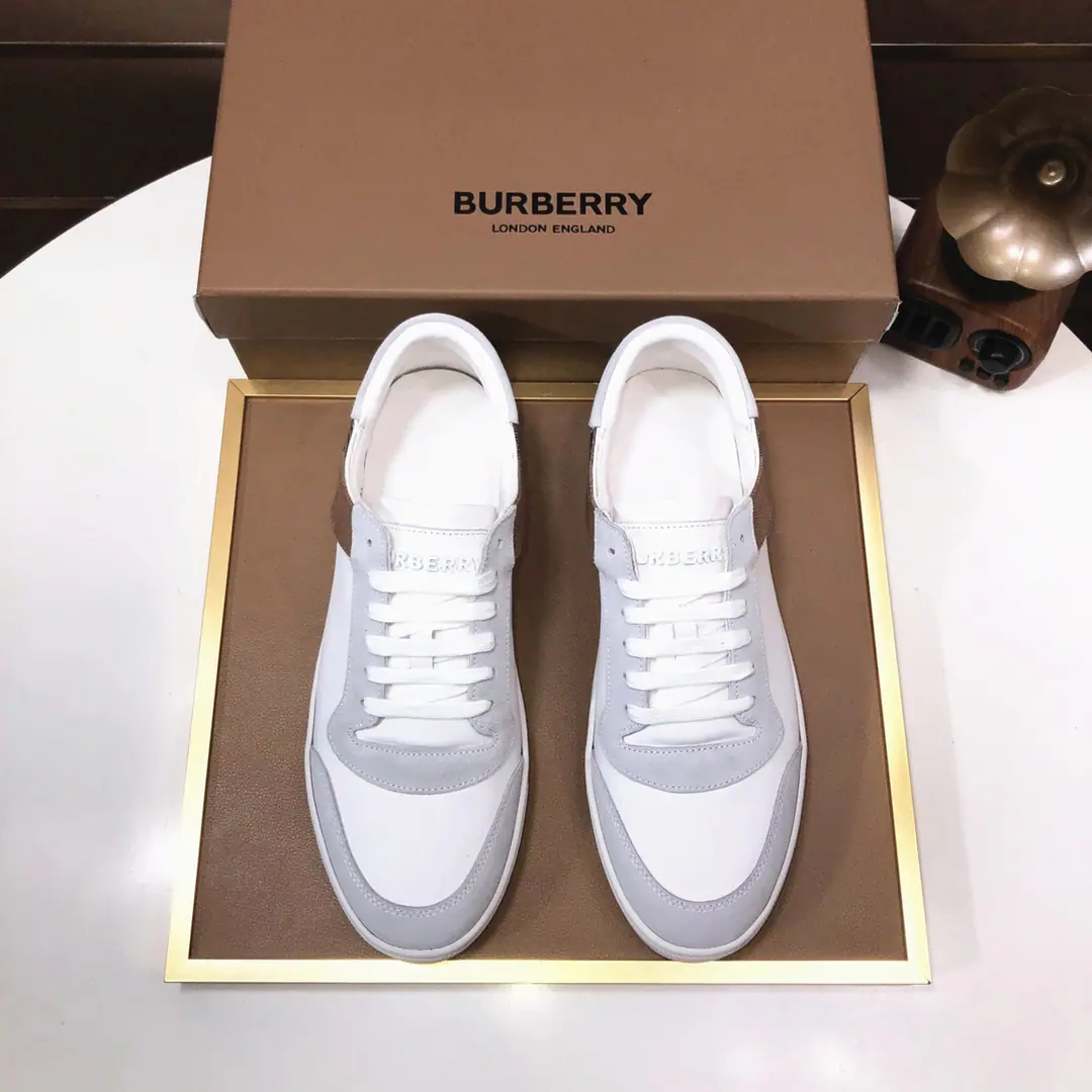 Plant 【burberry- Boboli.】Classic low-band sneakers.｜Imported cattle skin with classic glycerine.｜In the sheep's skin.｜Original Base｜The finest things to wear are comforts. Size: 38-44（45Do it.）