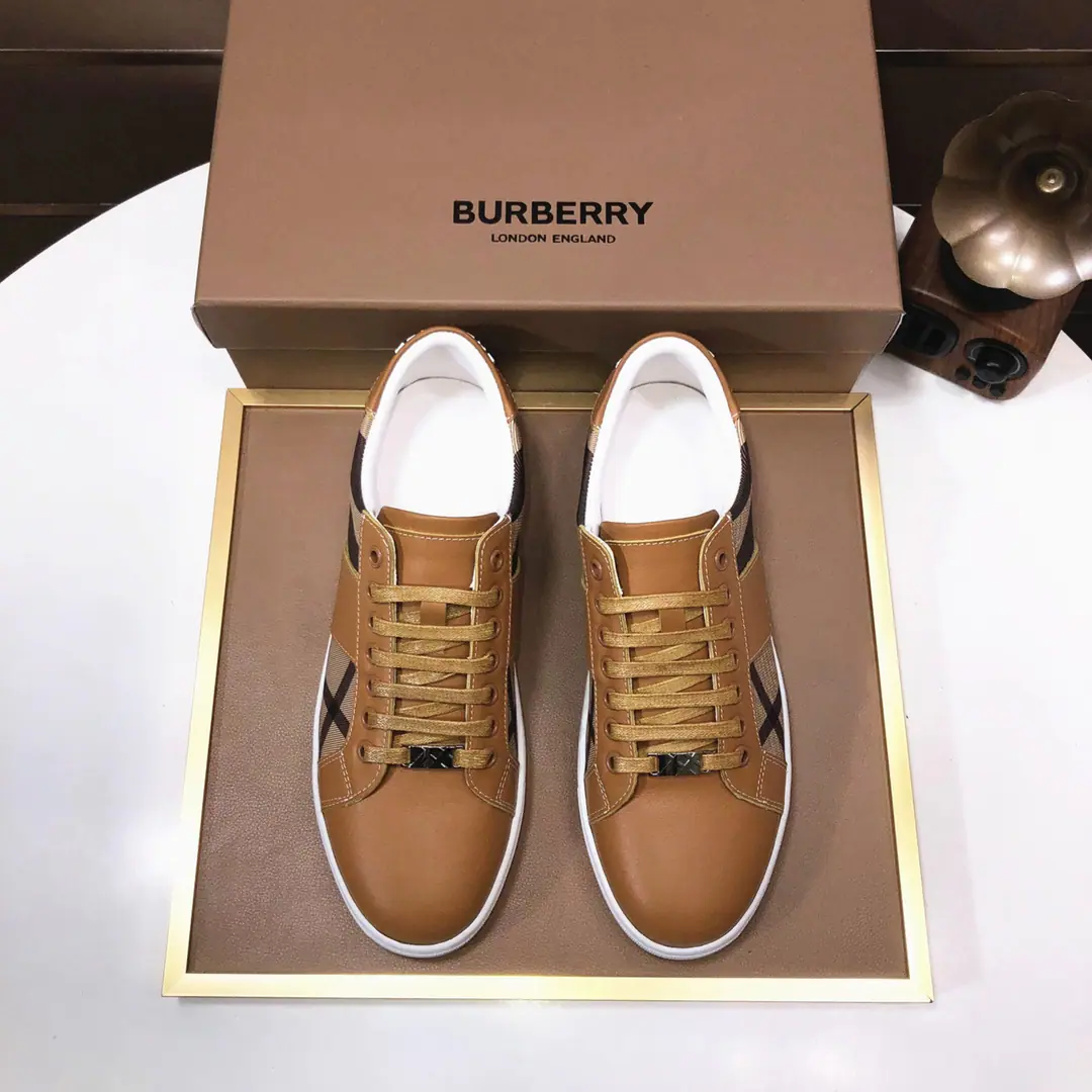 Plant 【burberry- Boboli.】Classic low-band sneakers.｜Imported cattle skin with classic glycerine.｜In the sheep's skin.｜Original Base｜The finest things to wear are comforts. Size: 38-44（45Do it.）