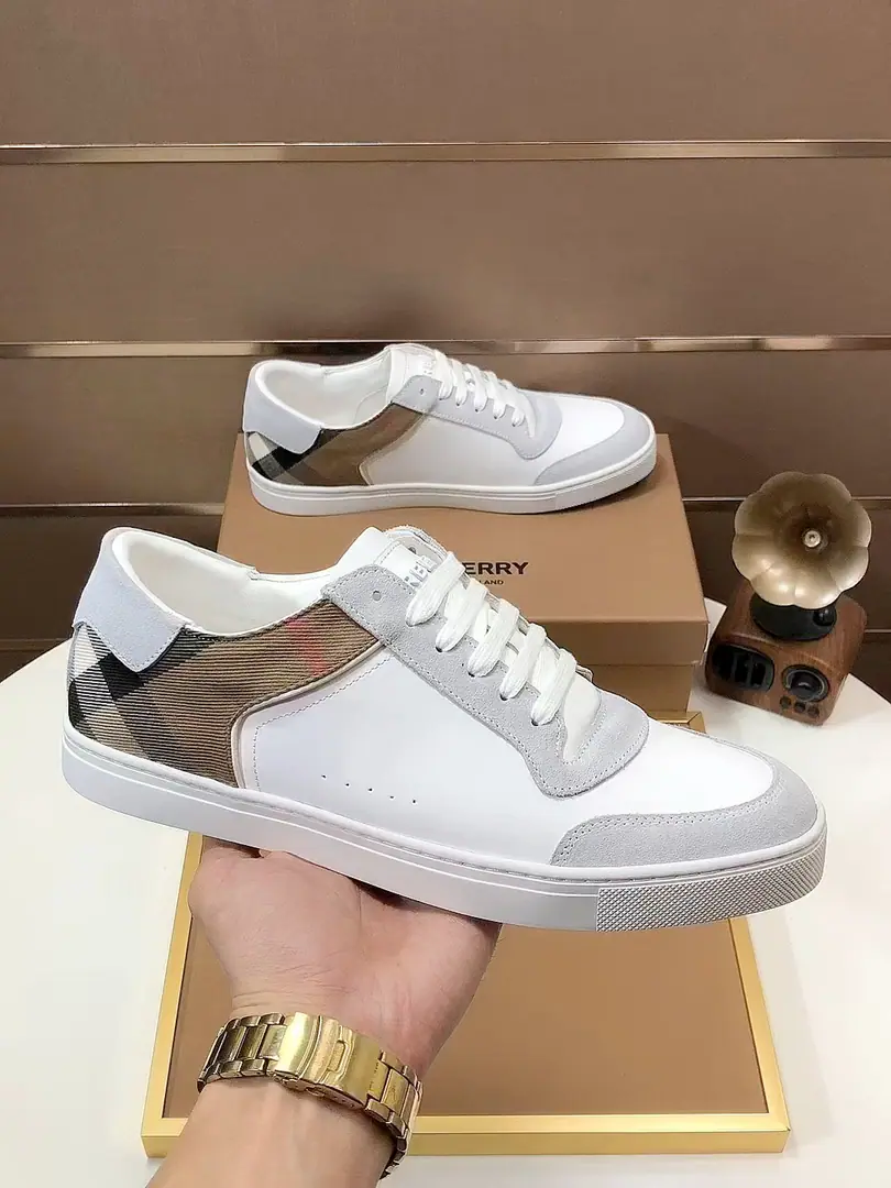 Plant 【burberry- Boboli.】Classic low-band sneakers.｜Imported cattle skin with classic glycerine.｜In the sheep's skin.｜Original Base｜The finest things to wear are comforts. Size: 38-44（45Do it.）