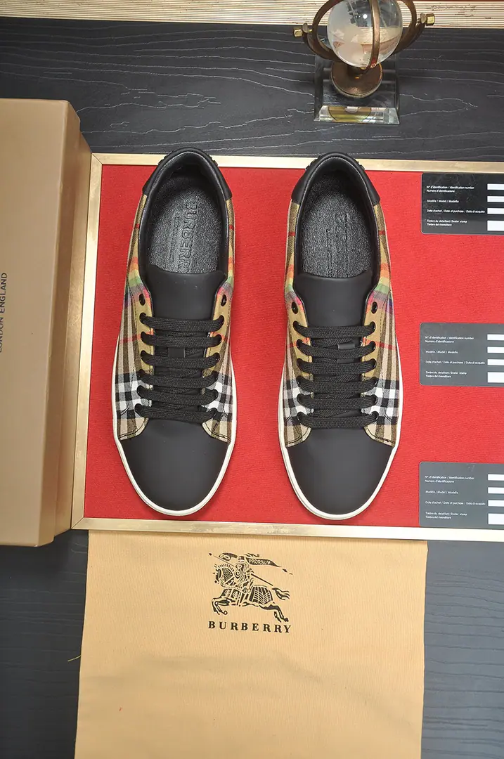 Get out of the factory. 【burberry- Boboli.】（In the cow's skin.）Classic low-band sneakers.｜Imported cattle skin with classic glycerine.｜In the cow's skin.｜Original Base｜The finest things to wear are comforts. Size: 38-44（45Do it.）