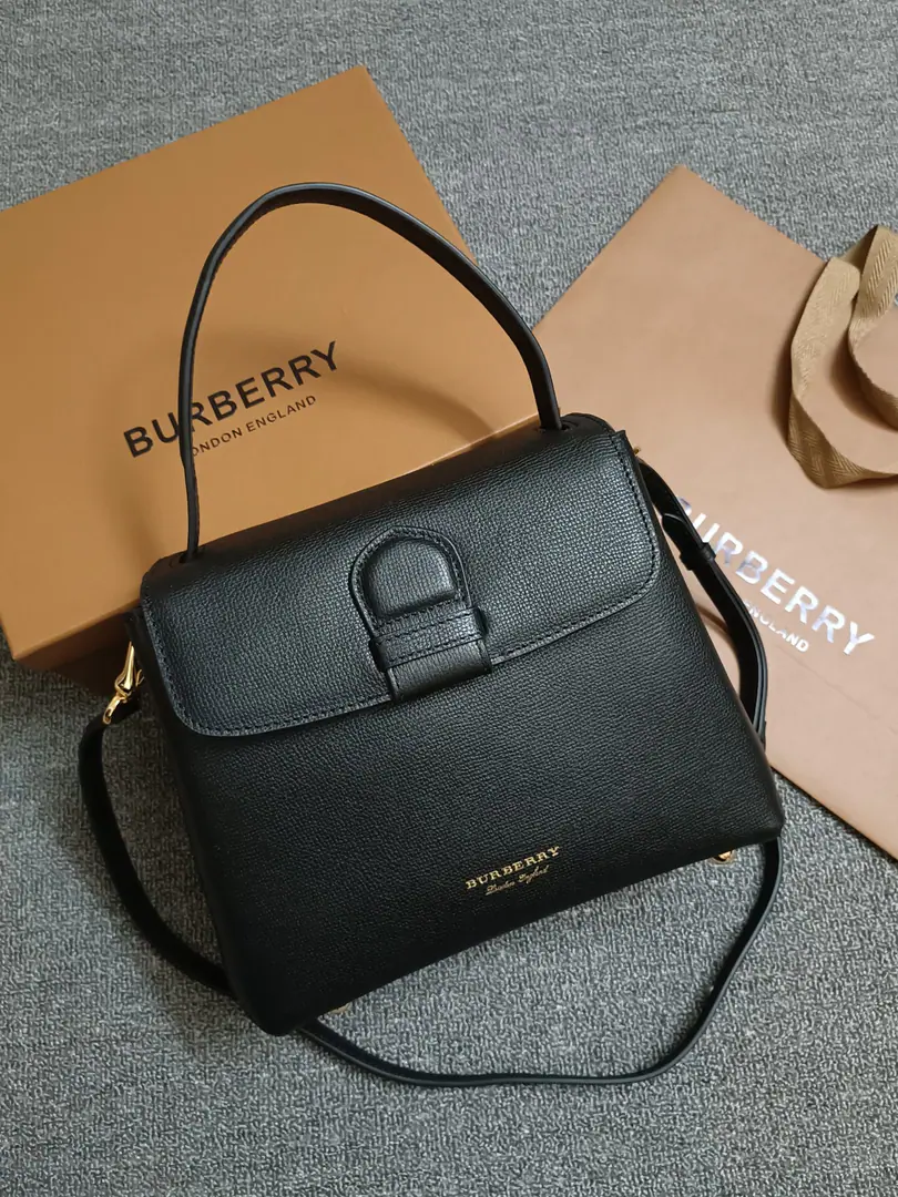 BThe Tott Bag., No need for introduction, It's a common knowledge., BHome preference, It's all about age.！The top is amazing.！Use imported pear skin, Water-restricted cotton tailors.！Numbering: 89019.Dimensions: 26x12x21cm.