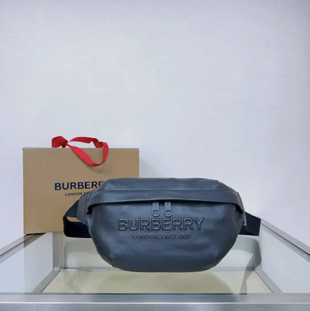 Special level BHome is new. The belt is a street style from the 1990s., The Italian leather., Brand branded logos are under pressure.. Available with slanted back or tied to waist. 31 x 7.5 x 16cm🌟Model5211