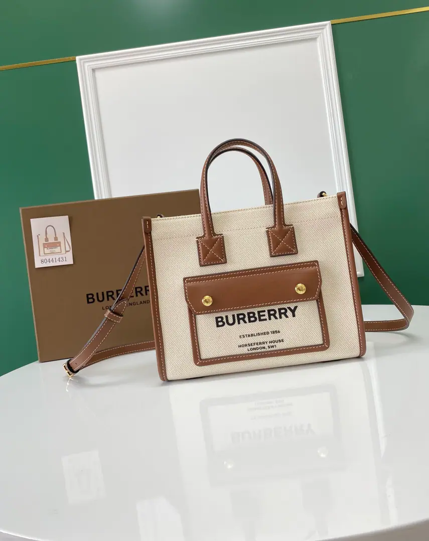 Special level BHome is new.freyaFretbow., Italian-made Tot bag, It's made of a strip of leather and cotton canvas., Decorative brand Horseferry Stamps. You can use the top handle on your handkerchief., Or carry with a stylish shoulder belt.. 23 x 8 x 19 cm🌟Model143153