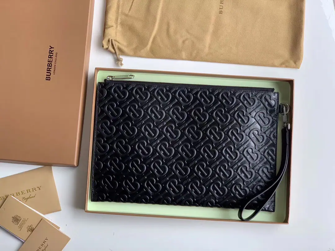 TBPumped-up leather zipper to take the bag. ➰【B•Home.】Original MonoQuality🇮🇹～～🎉👉Use imported pear skin, A very delicate layout can easily be placed in the briefcase.💼Or inside the travel bag., And it can accommodate the tablet easily.💻, 💋Physical shoot📷, 🆔🆔80092061Black, Dimensions30cm*19.5cm