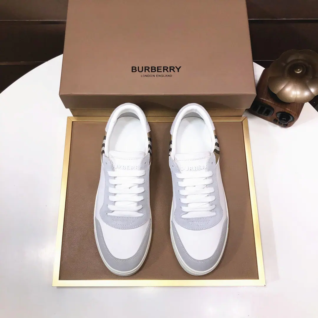 Plant 【burberry- Boboli.】Classic low-band sneakers.｜Imported cattle skin with classic glycerine.｜In the sheep's skin.｜Original Base｜The finest things to wear are comforts. Size: 38-44（45Do it.）