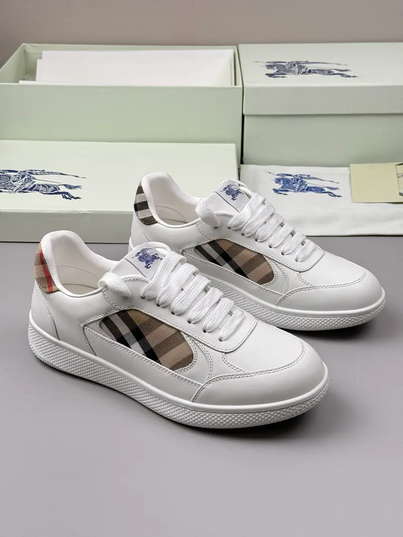 𝐁𝐔𝐑𝐁𝐄𝐑𝐑𝐘# Bobley's new Margo-Little and all the new balconies.·- Boboli.（Burberry）Classic Prototypes It's a really nice shoe.··Knight's blue skates. Finally, I see the latest slanting sneakers really look good., I can do whatever I want. Sports shoes, It's made of cotton-combined fabric.. Made in Italian craftsmen., Decorative Swirl Burberry Gear. With a lined and twig shoelace on the eye of the net., The rubber shoe bottom is a collection. Burberry Letter logo. From Burberry The classics., The necessary provision for the closet is interpreted in a branded style.. The knight's logo is on the side of round-shoes and tongue.（EKD）Label leather shoes mats, Shoes bottom strap. Burberry Letter logo Codes: 38-44（45, 46Do it.）