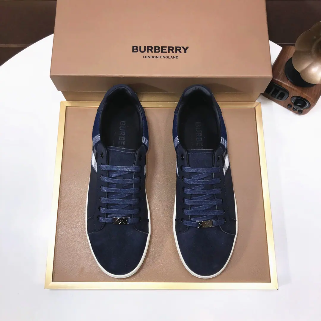 Plant 【burberry- Boboli.】Classic low-band sneakers.｜Imported cattle skin with classic glycerine.｜In the sheep's skin.｜Original Base｜The finest things to wear are comforts. Size: 38-44（45Do it.）