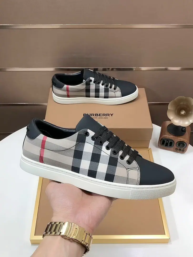 Plant 【burberry- Boboli.】Classic low-band sneakers.｜Imported cattle skin with classic glycerine.｜In the sheep's skin.｜Original Base｜The finest things to wear are comforts. Size: 38-44（45Do it.）