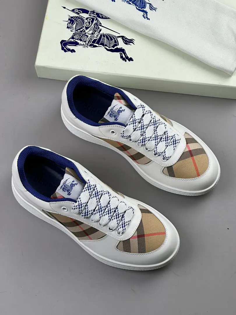 The Bavori Network is synchronizing the latest update. Sports shoes, It's made of smooth little cow skin.. It's a work of art in Italy., A little bit of a mix of brand-specific material. Use the net eye liner., Shoes belts are integrated into large-sized grids., The rubber shoe bottom is a collection. Burberry Letter logo. Bandage Design Round shoe head. The horse's knight's logo is on the shoe tongue.（EKD）Label Leather shoes. Shoes bottom strap. Burberry Letter logo Normal leather shoe size.39 40 41 42 43 44