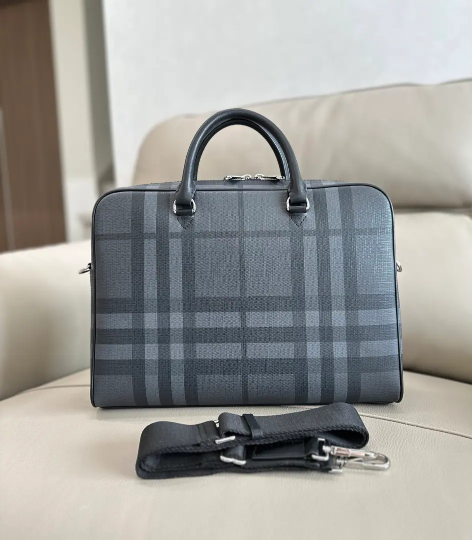 Special level BHome is new.London Texture briefcase, A pair of leather edged accessories.. It makes a hand-made shape., Or use a detachable strap to make it easier for your shoulder.. Commodity details 37 x 9 x 27cm🌟Model2651