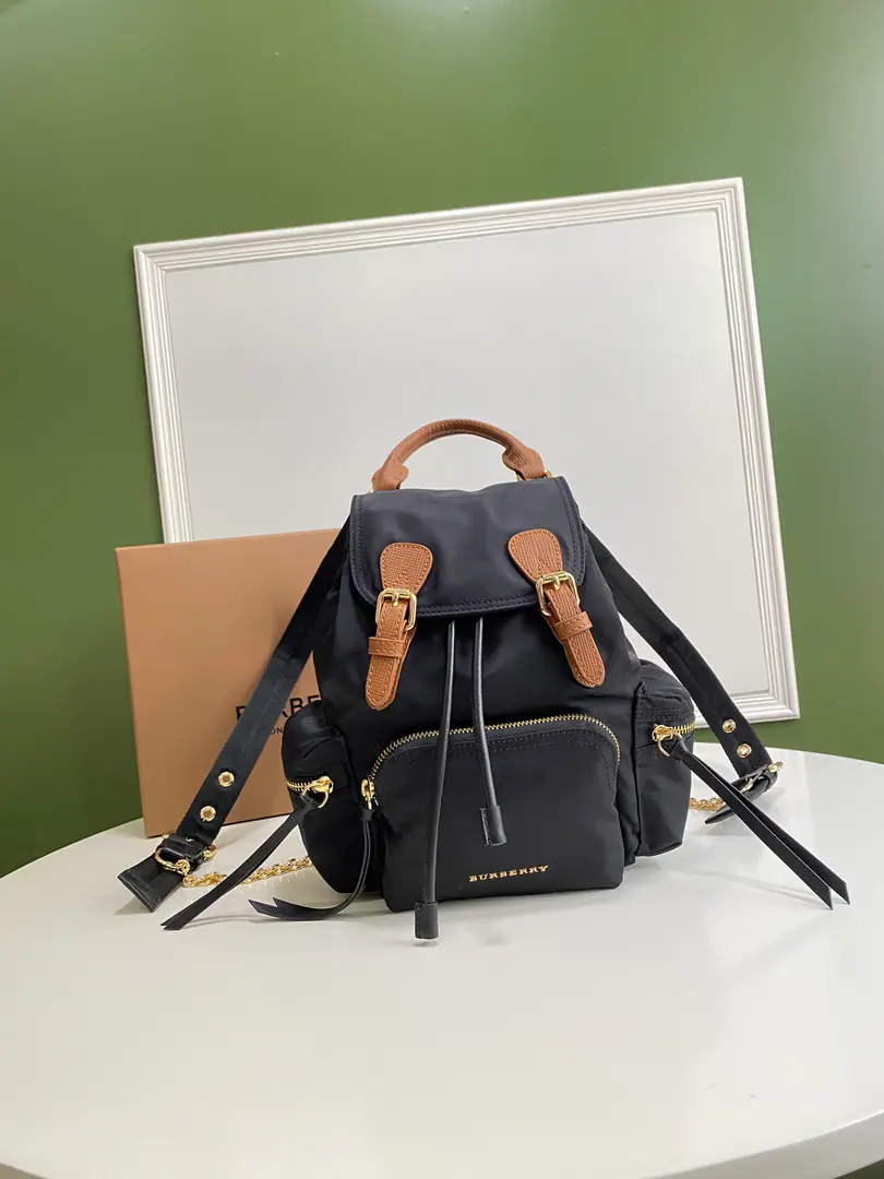 Special level SmallRucksackThere's no reason why the army backpack doesn't love him.🤪Don't look at it. Maybe it's a fake. Dimensions16*26