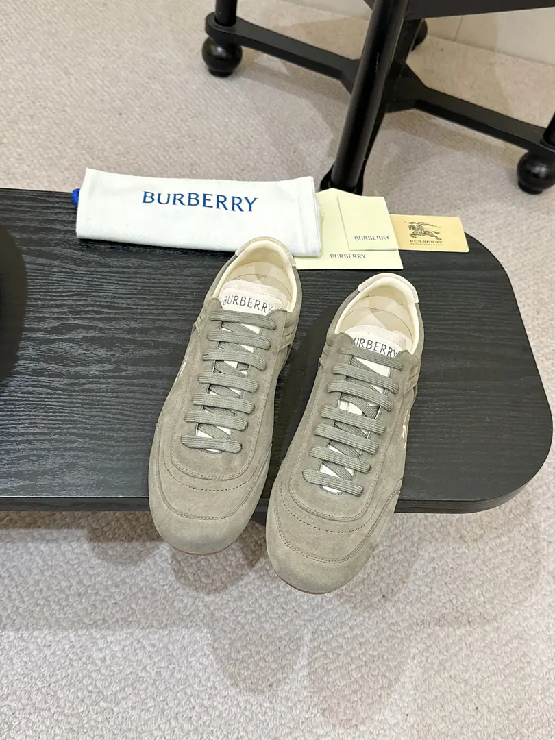 . Burberry2026The money is fresh out of the trunk., BurberryIt's a new logo., These shoes are really perfectly balanced.「Brand recognition」and「The daily reality.」. No big deal.logo, But with details, you show your taste., It's either self-dressing or gifts., It's all about the choice of not stepping on a thunder.. ✅ The material is full. Italian factory., Napa leather.+Refraction of Revelvet, The foot is so soft., The pigeons are soft and visible., No, I don't think so. ✅ Low profile branding. ColouredEKDThe Knight of Horses' logo is embroidered., You know, I don't know anything about that.. Shoe tongue.BurberryLettermark, Details of the heel stripes., It's branded everywhere.DNA ✅ Retro and functional. Streamline Regud contour, No foot-scrambling.. Light-Little-Little-Little-Little-Little-Little-Little-Little-Little-Little-Little-Little-Little-Little-Little-Little-Little-Little-Little-Little-Little-Little-Little-Little-Little-Little-Little-Little-Little-Little-Little-Little-Little-Liar-Little-Little-Little-Little-Little-Little-Liar-Line-Li-Little-Little-L-Li-L-L-L-L-L-L-L-L-L-L-L-L-L-L-L-L-L-L-L-A-L-A-L-L-A-L-A-L-A-A-N-N-N-N-A-N-N-N-N-N-N-N-N-N-N-N-N-N-N-N-N-N-N-N-N-N-N-N-N-N-N-N-N-N-N-N-N-N-N-, You're a big grip., The daily commute is free of stress. ✅ The Hundred Kings. Low-end design with long legs., - A suit., Leisure pants., Tsk., You can fit in a sports suit., Boys on duty, A couple of girls is perfect. ✅Fabulous.: Pulse/The little cow has a velvet. ✅Reeb.: In silk cow. ✅Otsumi!: Skin. ✅Colours: Military Green ✅Codes: Men and women35-45（35,45Custom）