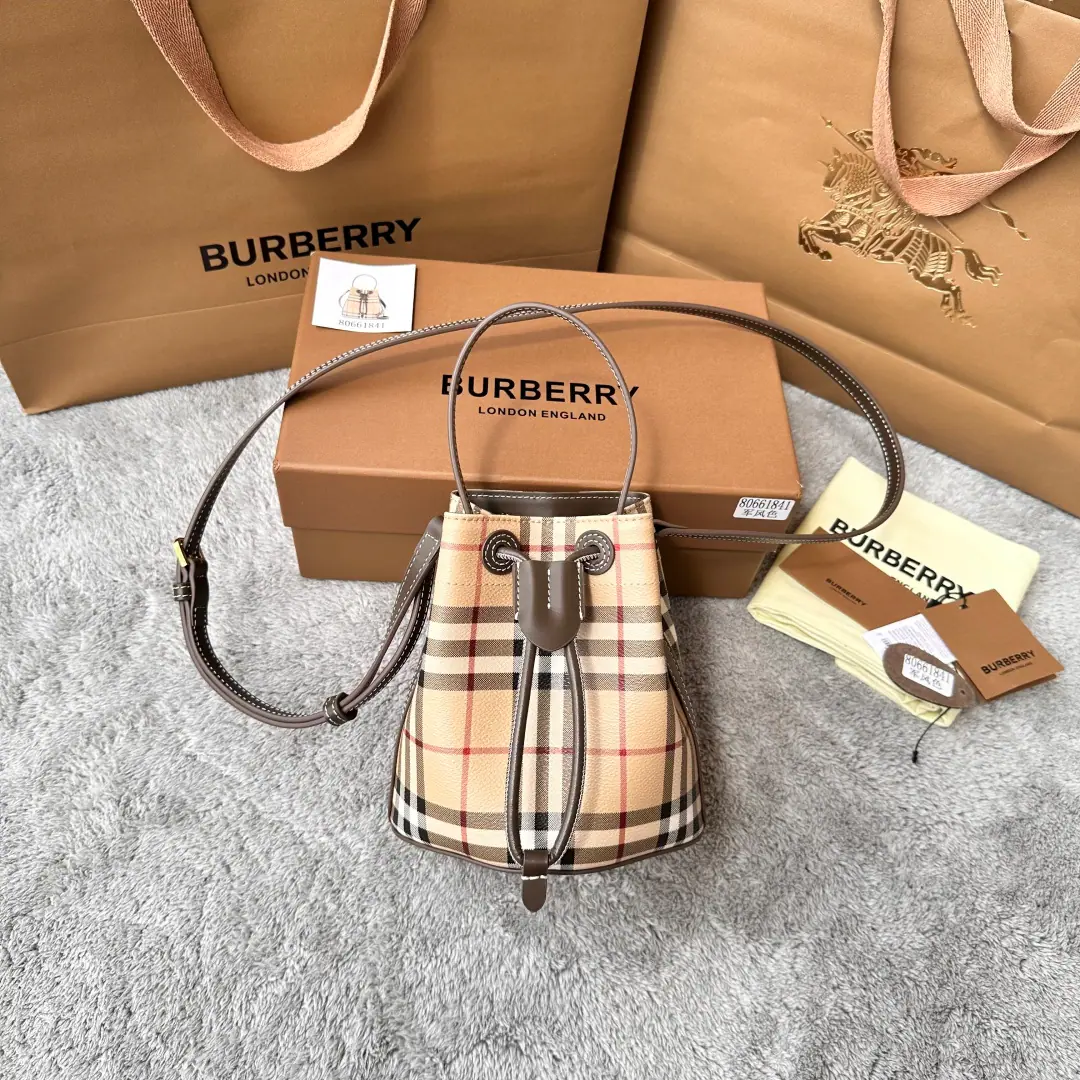 Special level BThis thumpy brown bucket bag in the new season., Using environmentally friendly and easy-to-record materials🌟Light endurance, It's so sweet and so sweet. The capacity is still good.💕Dimensions16.5x 11 x 18.5cmModel1841