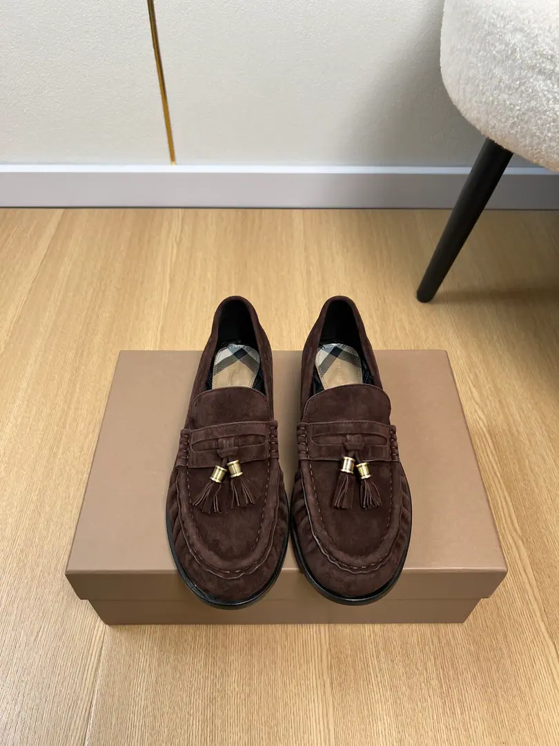 🍸Burberry - Boboli. | 2026ˢˢ 2026Spring and summer brand new. The new cabinet for the latest classic summer-time-skinning shoe series.〰 The details are full of leisure fashion. BBRClassic series, SelectVintageThe fabric of the tampon and the Italian leather., Very rare ingredients., Decoration brand logos press flowers, It's a very symbolic thing.！ Shoe-face custom-made ribbles, A fine piece of material., It's a nice color., The quality of the product is not strong., - It's a little bit of a work-out., by the type of soul, Sensitivity, Quality, It's all about the quality of the high quality.！ ♺Shoe.: The original imports of cattle. ♺Uchi.: Lamb skin. ♺Otsumi!: The original model of the rubber floor. ♺He's tall.: 2cm ♺Codes: 35-41 （40.41Custom） ♺Plant price