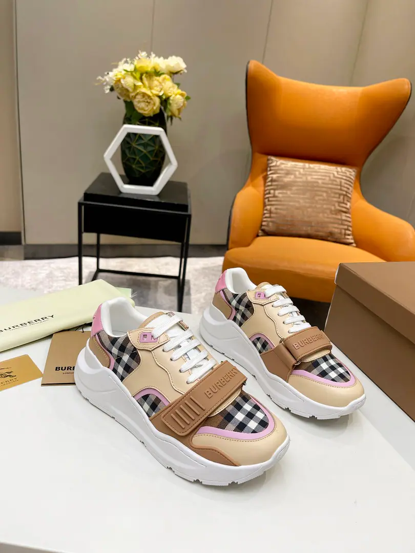 Recent Colours🌈Supply year round, Don't worry about it.！High-end version: Female,Men+10 BurberryBobley.2020Big booty., Recite the purchase board, The tablet, the head., Original plate reprint sign, It's either expensive or high-end.🙈🙈, Welcome to physical comparison.！ ✅Fabulous.: Silk cow skin.+The sheep. ✅Reeb.: In the plain motion., In the silk cow. ✅Otsumi!: The prototype is open.TR ✅Colours: 15Colour Optional ✅Codes: Female35-40, Men39-45（35,45Custom