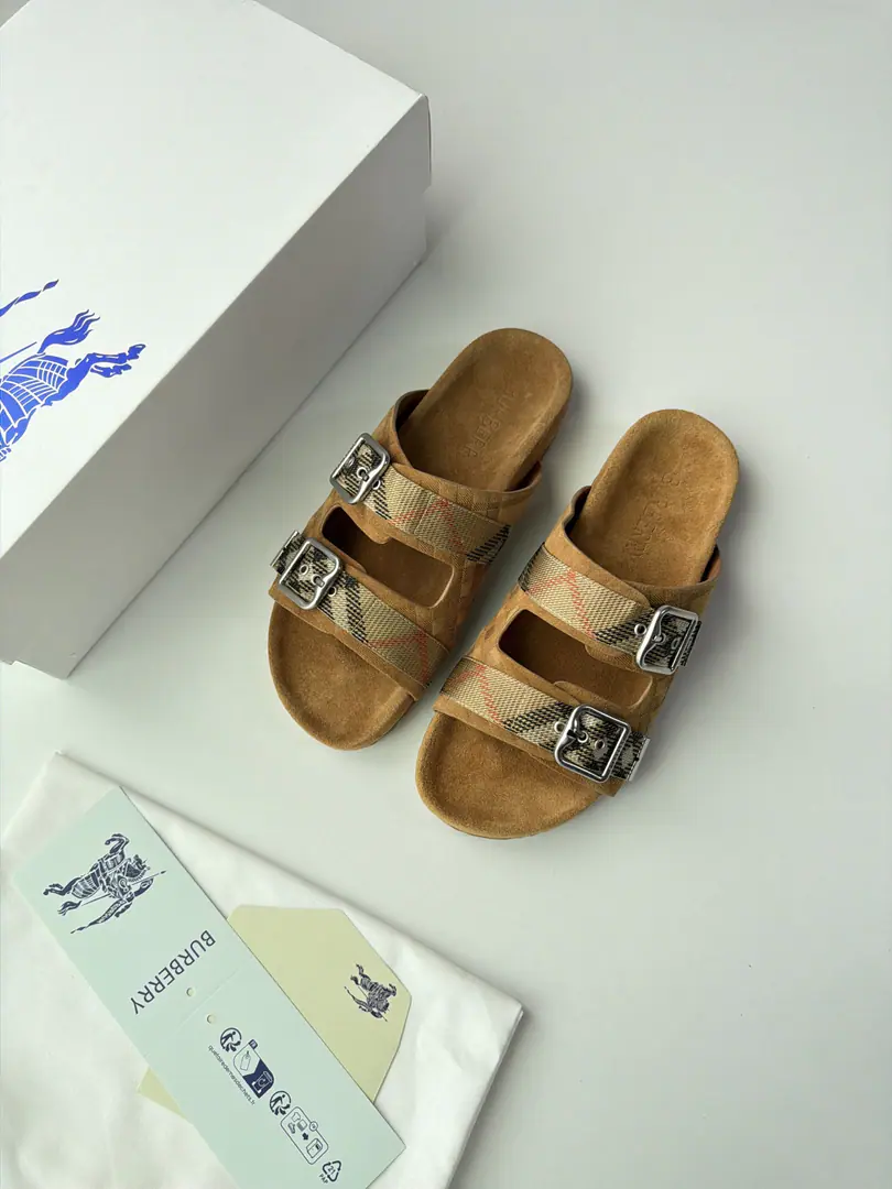 Burberry - Brickhams., Classic.“Brockon shoes.”, It's a match.BurberrySignalVintageGravity weeds and adjustable metal buttons, It's a combination of retroception and recognition., And spring and summer are very popular.“Lazy shoes.”Pattern. Codes: 39-45 （38 46Make a reservation.） Colours: Light, Caramel camels., Qazi-hung, Black velvet., Black leather.