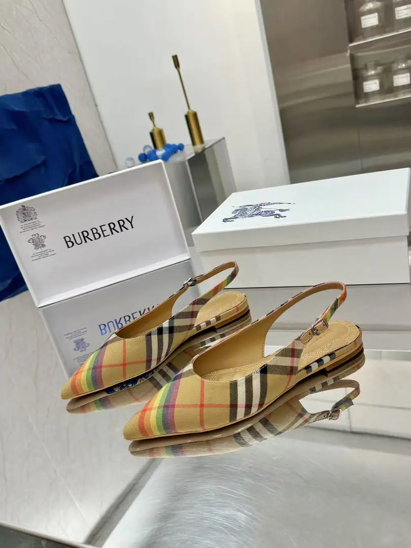 🌈🌈🌈New stuff on the shelf.☘️☘️Burberry Bob Li and..., Autumn shoes.🌺🌺🌺Channel cargo A sulfide shoe with a papolitico.🌈🌈It has to be the same.！🌺🌺The shoe face is a very special piece of Boboli., Three-line electric cushion., Original Open button, The extremely soft leather material is perfectly compatible with the two-foot curve of embroidery.. ❤️❤️Barboli's all vulcanized., The new smoothing and grinding of the bottom line is a natural display., It's not the original technology., 🍎🍎It's a tough process., Flat, Siu5.CMSimulate the skin., Codes:35~42(35.40.41.42.No re-election.)Ping, Siu
