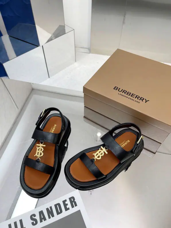Men's clothing(39-44No re-election.44.45)🌈🌈🌈BurberryBobley.2022The year-old primed silk slippers.🔥🔥, Recite the purchase board, 🌸🌸🌸The only one who can be a big shot. 🌺🌺 ✅Fabulous.: Cotton ✅Reeb.: In the sheep's skin. 🌸🌸 ✅Otsumi!: Rubber XPU 🍎🍎✅Colours: Brown. ✅Codes: 35-40, （40.41.42No re-election.）