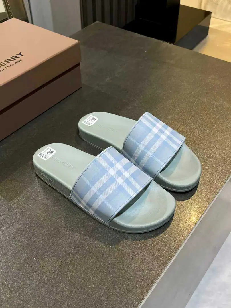 The new slipper in the counter has the branded letter-based logo., And the chief creative director. Riccardo Tisci It's... Burberry First Show Series Name「Kingdom」 Ruler Guide One to one., Pattern5DPrint, Shoe.: %Environmentally friendly polyamide, Shoes under the sole.: %Rubber Setup Design Codes, 36-46