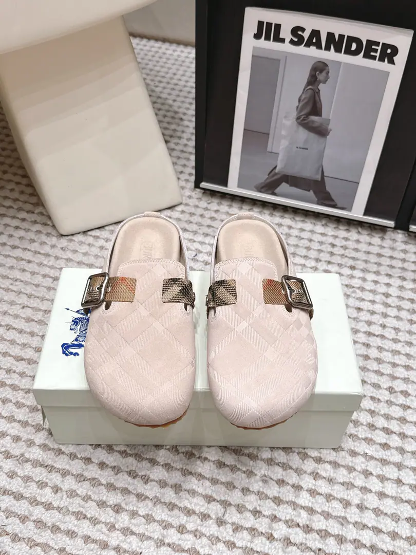 Requisition level - Boboli.Burberry Classic stroke. Blast the street bracken slippers. It's made of soft anti-featur., It's a work of art in Italy.. I'm putting a lot of pressure on the grid., The soles of the pressurized shoes., It's a top-end logo.. & Make modifiable B Font-button Ring, A symbolic sand with decorated flowers. Burberry Gravity. Fabulous.: Counter-featur./Bullskins. Reeb.: In silk cow. Otsumi!: TPU Codes: Female size35/41（35, 41Custom） Men38/45（45Custom）