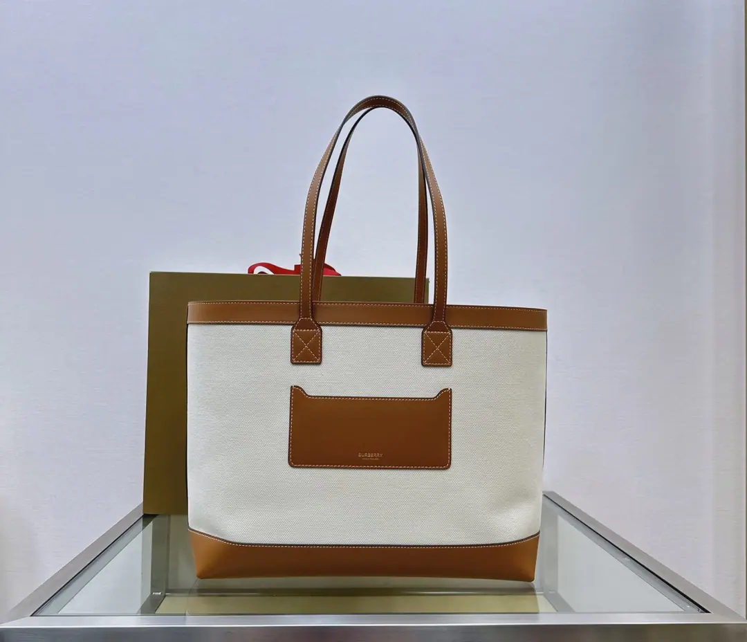 Special level London Tot has a gift from Meadows. Jane's atmosphere., It's practical and sweet.🍀The rice is clean and long-lasting.🔥I'm so full of lazyness. The package is guaranteed capacity while the package is secured. And you've got beauty. It's perfect for daily commutes. Dimensions36x6x30 Model3361