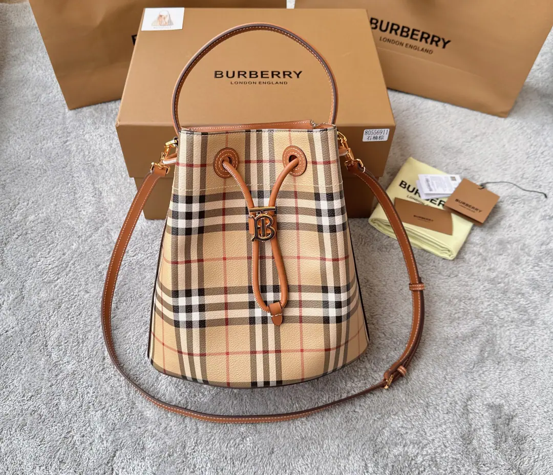 Special level BThe new one on the brown bucket. This new season's brown bucket bag., Use environmentally friendly materials that are easier to manage🌟Light endurance, It's big., - With your shoulder., Highly recommended colour dimensions16x26x26🌟Model6911