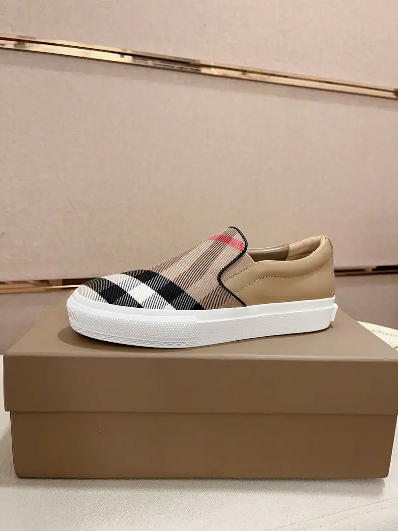 Plant prices: Top Version◾️▫️The new Barbolis' old-school low-ass sneakers., By Vintage The calf's skin is new., Decorating new brand logo. In the top of the cow's skin., Heel. Burberry Letters of the Facing logo, TPUOriginal Base！Codes:38-44. - It's a deal.45