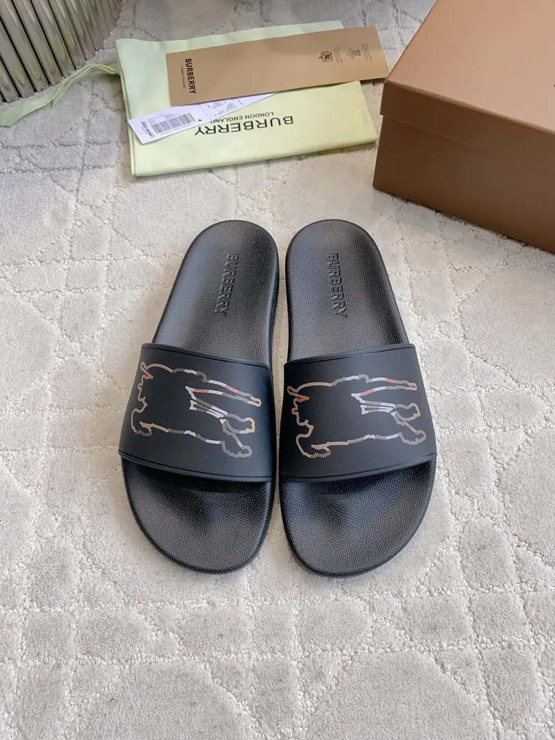 Get out of the factory. Same paragraph for men and women Burberr*New staircase sand slippers. A free pass. The whole pair of shoes is light and comfortable. ZPAcquisition1:1Repeat Female size35-39（40Do it.）Men39-45（46Do it.）