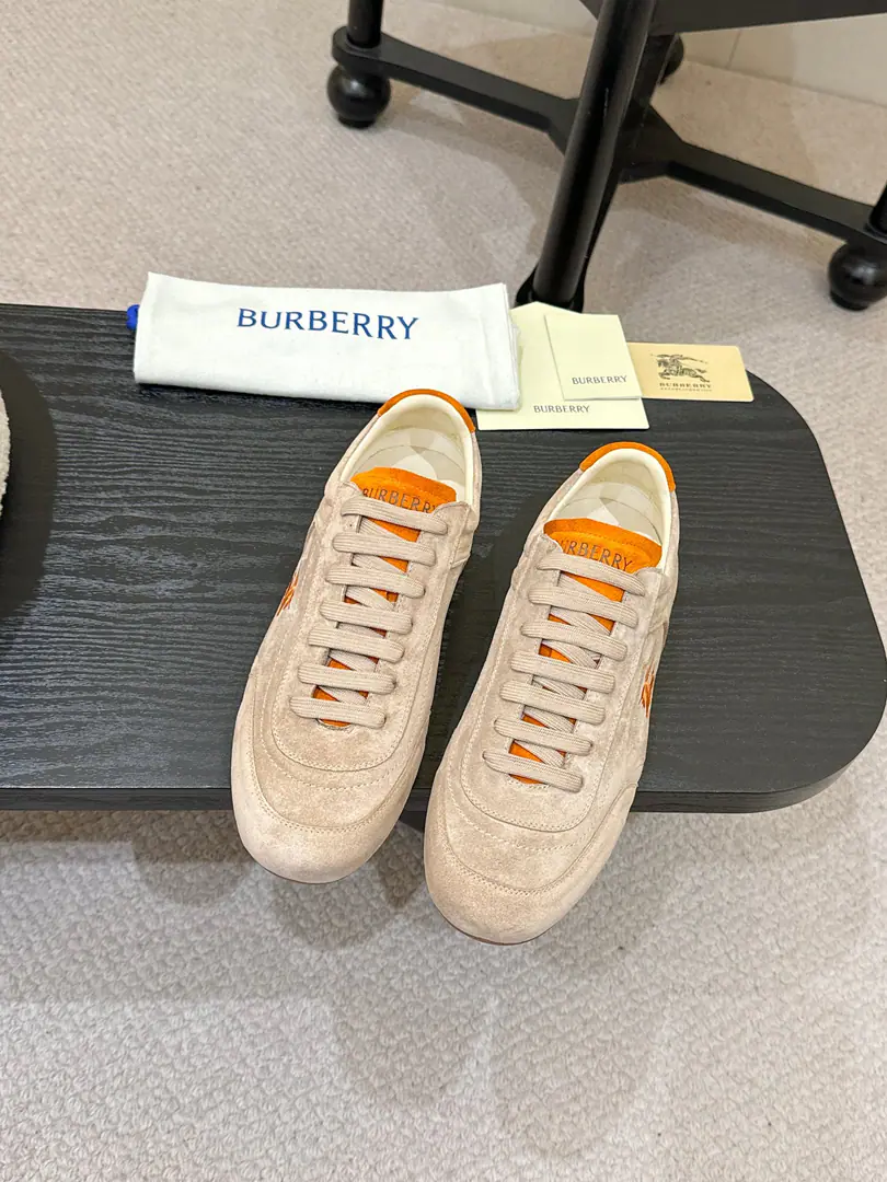 ！Burberry2026The money is fresh out of the trunk., BurberryIt's a new logo., These shoes are really perfectly balanced.「Brand recognition」and「The daily reality.」. No big deal.logo, But with details, you show your taste., It's either self-dressing or gifts., It's all about the choice of not stepping on a thunder.. ✅ The material is full. Italian factory., Napa leather.+Refraction of Revelvet, The foot is so soft., The pigeons are soft and visible., No, I don't think so. ✅ Low profile branding. ColouredEKDThe Knight of Horses' logo is embroidered., You know, I don't know anything about that.. Shoe tongue.BurberryLettermark, Details of the heel stripes., It's branded everywhere.DNA ✅ Retro and functional. Streamline Regud contour, No foot-scrambling.. Light-Little-Little-Little-Little-Little-Little-Little-Little-Little-Little-Little-Little-Little-Little-Little-Little-Little-Little-Little-Little-Little-Little-Little-Little-Little-Little-Little-Little-Little-Little-Little-Little-Little-Liar-Little-Little-Little-Little-Little-Little-Liar-Line-Li-Little-Little-L-Li-L-L-L-L-L-L-L-L-L-L-L-L-L-L-L-L-L-L-L-A-L-A-L-L-A-L-A-L-A-A-N-N-N-N-A-N-N-N-N-N-N-N-N-N-N-N-N-N-N-N-N-N-N-N-N-N-N-N-N-N-N-N-N-N-N-N-N-N-N-, You're a big grip., The daily commute is free of stress. ✅ The Hundred Kings. Low-end design with long legs., - A suit., Leisure pants., Tsk., You can fit in a sports suit., Boys on duty, A couple of girls is perfect. ✅Fabulous.: Pulse/The little cow has a velvet. ✅Reeb.: In silk cow. ✅Otsumi!: Skin. ✅Colours: Almond orange tail. ✅Codes: Men and women35-45（35,45Custom）