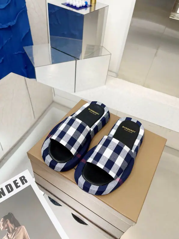 Men's clothing(39-44No re-election.44.45)🌈🌈🌈BurberryBobley.2022The year-old primed silk slippers.🔥🔥, Recite the purchase board, 🌸🌸🌸The only one who can be a big shot. 🌺🌺 ✅Fabulous.: Cotton ✅Reeb.: In the sheep's skin. 🌸🌸 ✅Otsumi!: Rubber XPU 🍎🍎✅Colours: Brown. ✅Codes: 35-40, （40.41No re-election.）