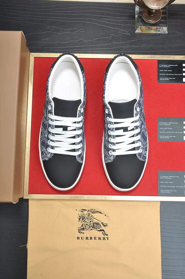 Get out of the factory. 【burberry- Boboli.】（In the cow's skin.）Classic low-band sneakers.｜Imported cattle skin with classic glycerine.｜In the cow's skin.｜Original Base｜The finest things to wear are comforts. Size: 38-44（45Do it.）