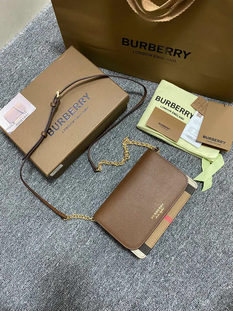 Special level 【Chain】Model: 1441. BA small handbag for a family.🎈built-in cards Zip security. A big space.！Little Linglong. It's a great deal of practical stuff.！Use imported Italian cow skin Soft and delicate.（19X13.5X4.5）🎁