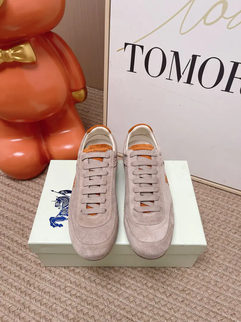Top Version: Men➕10 𝐁𝐔𝐑𝐁𝐄𝐑𝐑𝐘# Bobley's new Margo-Little and all the new balconies.·- Boboli.（Burberry）Classic Prototypes It's a really nice shoe.··Knight's blue skates. Finally, I see the latest slanting sneakers really look good., I can do whatever I want. Sports shoes, It's made of cotton-combined fabric.. Made in Italian craftsmen., Decorative Swirl Burberry Gear. With a lined and twig shoelace on the eye of the net., The rubber shoe bottom is a collection. Burberry Letter logo. From Burberry The classics., The necessary provision for the closet is interpreted in a branded style.. The knight's logo is on the side of round-shoes and tongue.（EKD）Label leather shoes mats, Shoes bottom strap. Burberry Letter logo size: 35-44
