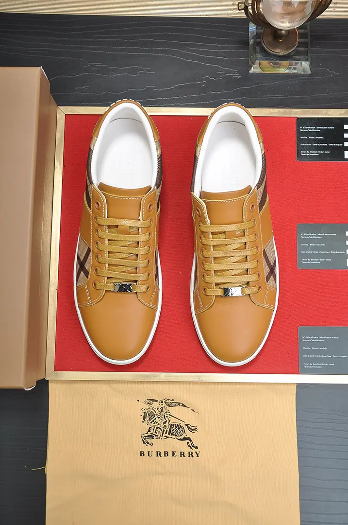 Get out of the factory. 【burberry- Boboli.】（In the cow's skin.）Classic low-band sneakers.｜Imported cattle skin with classic glycerine.｜In the cow's skin.｜Original Base｜The finest things to wear are comforts. Size: 38-44（45Do it.）