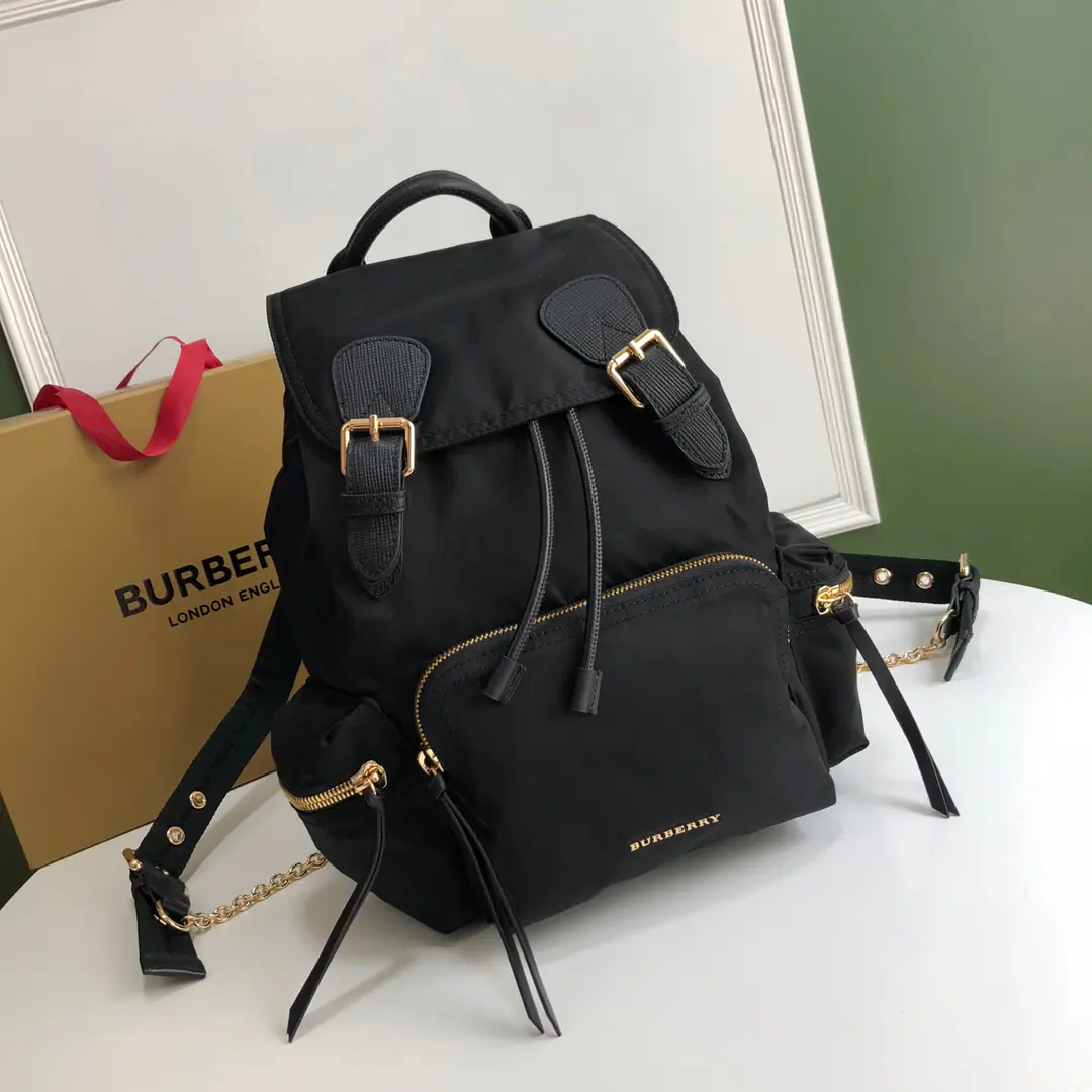 Special level The army backpack of the Chinese Brigade is prototyped with the hidden military bag., The nylon fabric is designed to protect against the rain., Decoration of the leather edges of the wire. 22 x 14 x 33cm